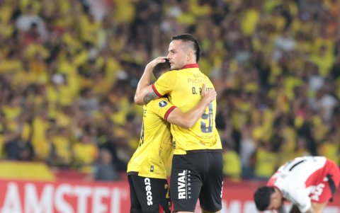 Octavio Rivero hizo el gol del empate para Barcelona ante River Plate.