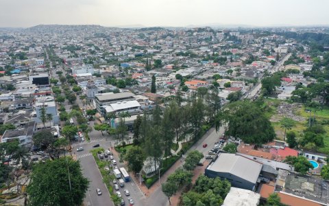 Urdesa cuenta con un alto número de población flotante, al ser un epicentro comercial de la ciudad.