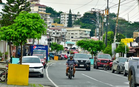 No existen zonas que prioricen a la bicicleta, que cubran todo Urdesa.