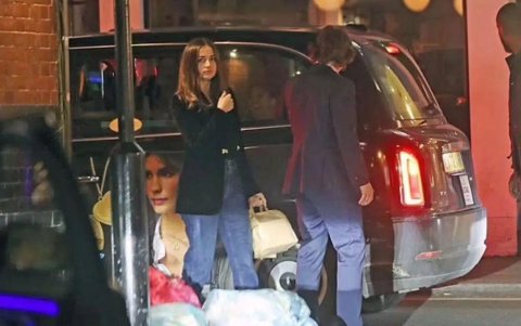 Ana de Armas y Tom Cruise captados en el distrito de Soho en Londres