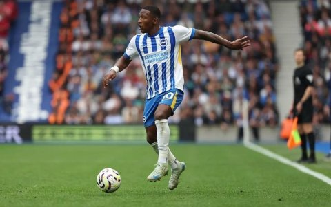 Pervis Estupiñán destaca por su capacidad para atacar y defender.