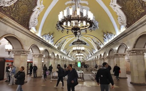 El metro de Moscú, una verdadera obra de arte por la magnificencia de sus estaciones.