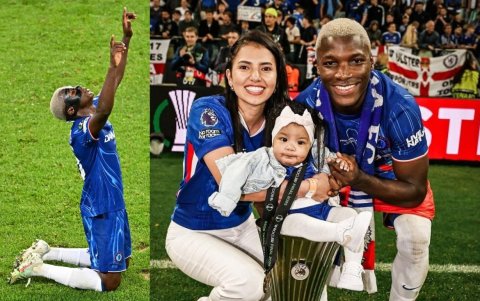 Moisés Caicedo en familia festejando el título de la Conference League.