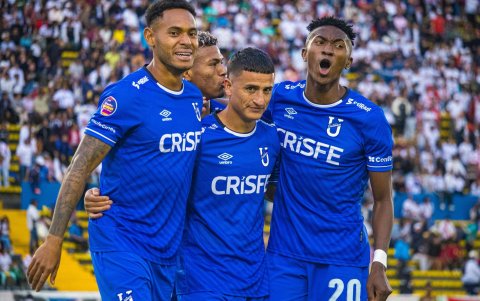 Ismael Díaz (i) es el goleador de la Copa Sudamericana con la camiseta de Univesidad Católica