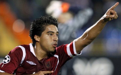 Christian Noboa y su gol ante el FC Barcelona.