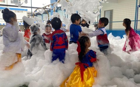 La fiesta del Día del Niño se realizó en las escuelas ayer, viernes 30 de mayo. En la foto, los estudiantes de la Unidad Educativa Salesiana Cristóbal Colón.