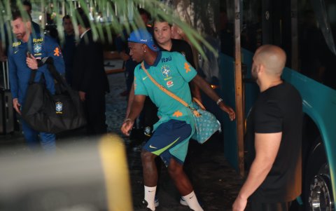 Vinicius Júnior, estrella del Real Madrid, llegó con la delegación brasileña para el partido contra Ecuador.