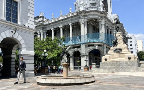 Estética. Al estar operativas las piletas, estas ayudarían a mejorar los espacios públicos; los académicos sugieren  que se rescate el valor patrimonial de estos elementos decorativos.