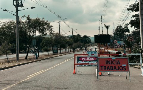 Tramo cerrado en vía a la costa.