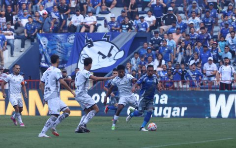 Christian Cueva ya hizo su debut oficial con Emelec.