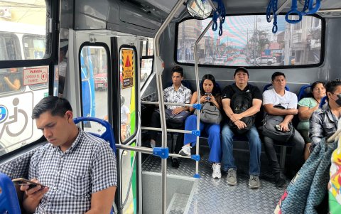 No hubo vendedores ambulantes en el trayecto. Las personas sacaban sus celulares con tranquilidad.