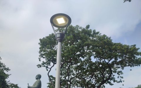 Luminarias arregladas entre comunidad y Municipio.