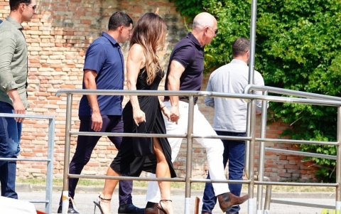 Los novios llegando a su yate