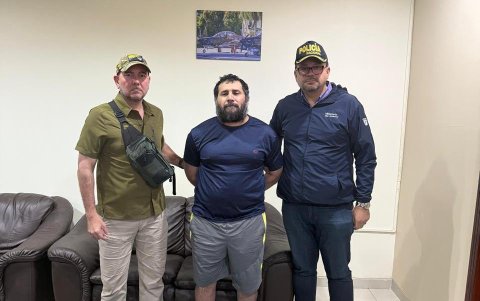 El ministro Gian Carlo Loffredo y John Reimberg el día de la recaptura de Adolfo Macías Villamar, alias Fito.