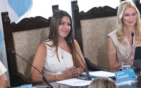 Tatiana Coronel lideró la mesa del Concejo tras la ausencia de Aquiles Álvarez.