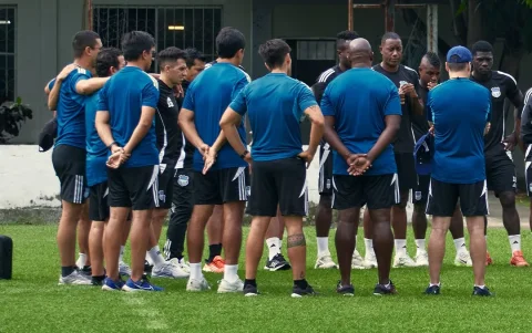 Emelec lleva cinco partidos sin ganar.