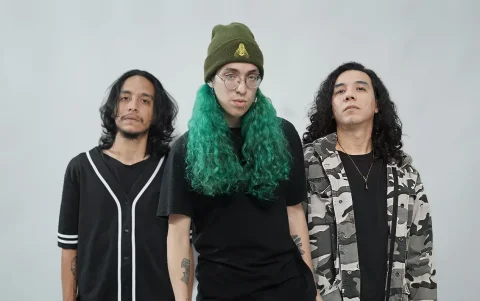 Fabricio Carriel (batería), Wilson Chávez (voz y guitarra) y Andrés Echanique (guitarra) son Telémaco, que también tocará el 22 de mayo en Andes Brewing, en Guayaquil. En la bajo estará Iván Jiménez.