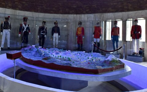 El museo conserva armas, uniformes y salas dedicadas a los Libertadores.