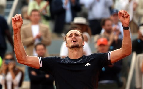 El desahogo de Alexander Zverev fue evidente tras el último punto que lo proclamó campeón de Roland Garros.