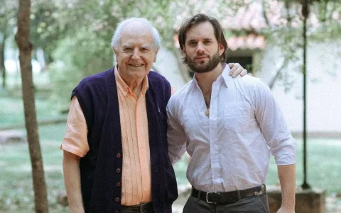 El sacerdote italiano José Zanardini (+), quien fue un gran conocedor de la cultura e historia de Paraguay, junto a Nathan.