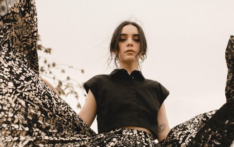 Ceci Juno abrirá los conciertos que Sin Bandera ofrecerá en Quito el jueves 18 de junio y en Guayaquil el viernes 19 de junio.