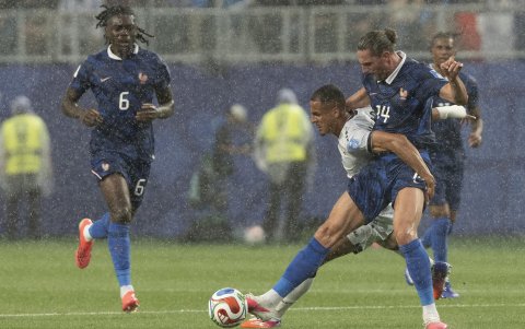 Tormenta eléctrica interrumpió el Francia vs Irak.
