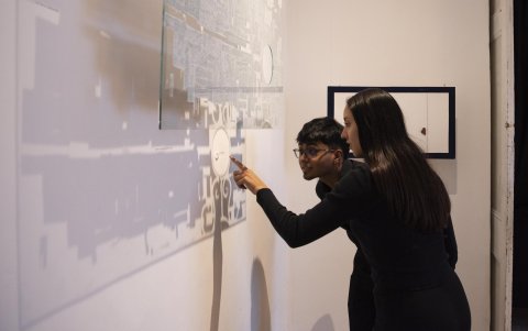 Obras de César Portilla, Francesca Fruci, Génoma y Karol Chávez son parte de la exposición.