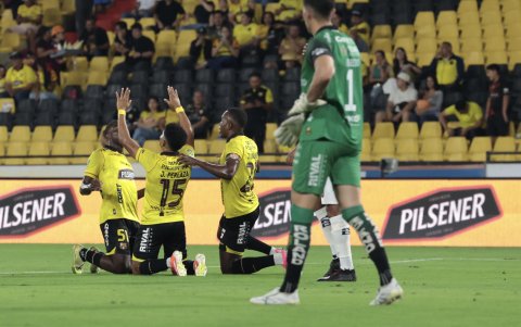 Barcelona festejando el gol ante Deportivo Cuenca por la fecha 17.