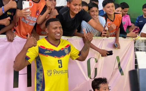 Banguera ahora usa el número 9 en los partidos de leyendas.
