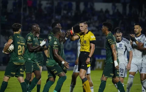 Orense y Emelec sufrieron un expulsado cada uno en la fecha 19 de la LigaPro 2026.