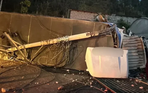 El siniestro de tránsito ocurrió en el sector de Las Bromelias, vía a Nayón, en el norte de Quito.