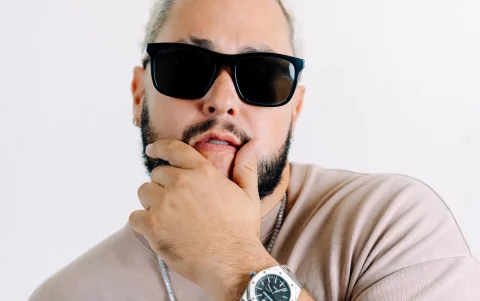 Su remix de La ventanita cuenta con más de dos millones de reproducciones en Youtube.