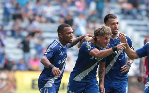 Luca Klimowicz (c) fue la figura de Emelec al marcar un doblete ante Técnico Universitario.