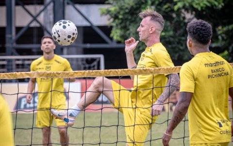 Damián Díaz ya reparte magia en los entrenamientos de Barcelona SC.