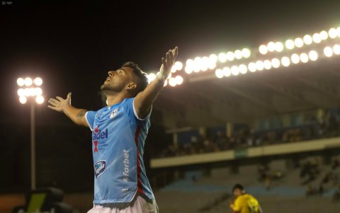 Joaquín Vergés del Manta FC puso el primer gol ante Barcelona SC.