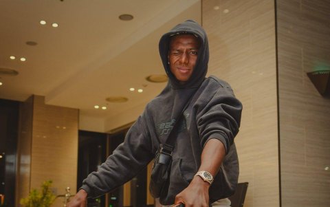 Nilson Angulo jugador de Ecuador a su llegada a Corea del Sur.