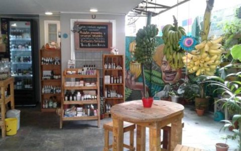 Este mercado de alimentos orgánicos y productos naturales está ubicado en Urdesa. Los horarios de atención son de miércoles a viernes de 10:00 a 19:00 y sábados de 9:00 a 15:00.