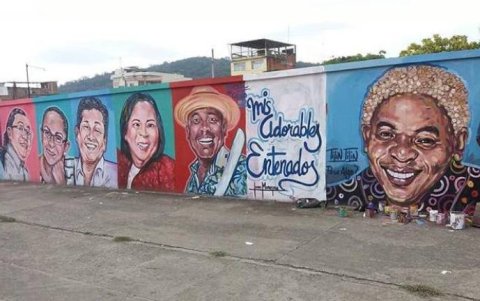 Pincel de Cristo es el seudónimo del autor de los murales coloridos.