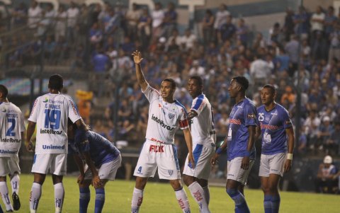 El Bombillo quedó eliminado contra el Avai en la Copa Sudamericana 2010.