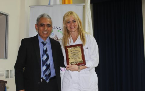 La especialista recibió un reconocimiento por parte de los pacientes.