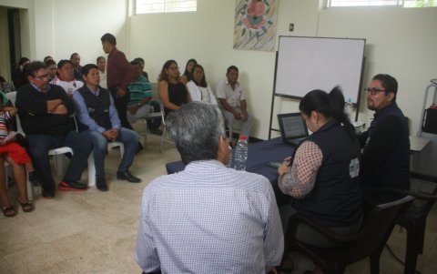 Los comuneros se reunieron con las autoridades de Salud del distrito para demandar mejoras en el centro asistencial.