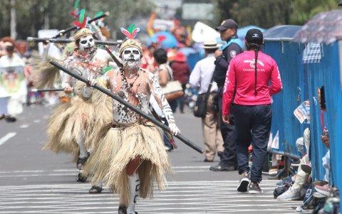 Al sitio se sumaron unas 20 mil personas para disfrutar el desfile que cubrió el tramo de la avenida de los Shyris.