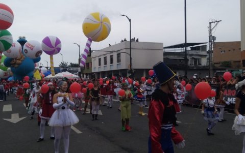 Personajes navideños fueron parte del desfile que por segundo año se realizó en Guayaquil.