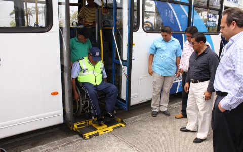 Antecedentes. Instalación de elevadores hidráulicos en los buses.