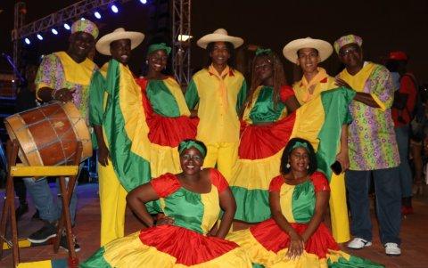 Agrupación de danza en la elección de la Señorita Cimarrona.