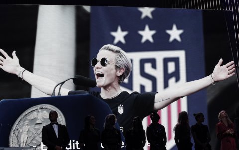 Megan Rapinoe recibió su premio mediante un video.
