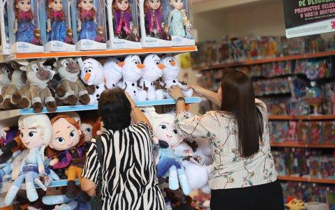 Películas y series. Como todos los años, la ciencia ficción y los filmes de Disney influyen. ‘Frozen II’, los muñecos y accesorios de ‘Avengers’ y ‘Toy Story 3’ lideran la oferta.