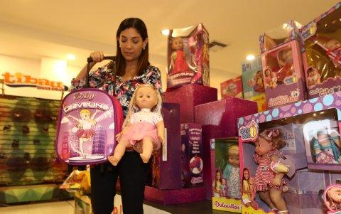 Ma. Laura Uvidia, coordinadora del área de juguete de Pica, dice que la Travelina amplió su portafolio de productos. Este año nació la Baby Travelina que se vende junto al tradicional 'carry on'.