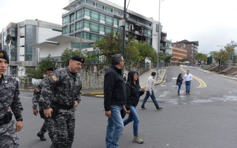 Peritos de Criminalística analizaron los daños que tuvo el edificio de la Contraloría tras los actos vandálicos ocurridos durante el paro nacional, en octubre de 2019.