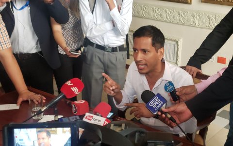 Carlos Medina es abogado de un grupo de extrabajadores de la hacienda.